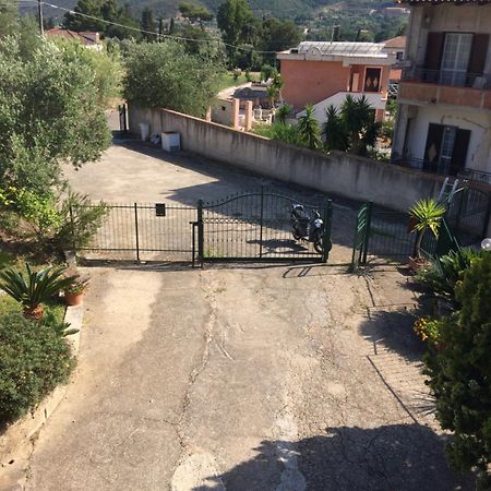 Casa Vacanze La Tuia Castellabate Exterior foto